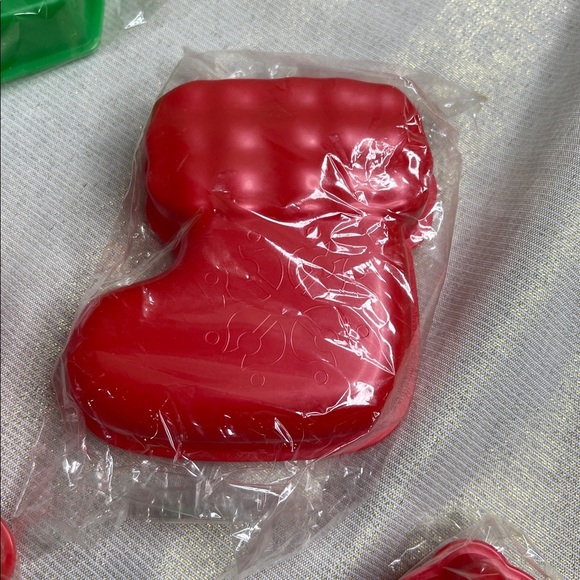 Festive Red and Green Holiday Jello Jelly Molds Gingerbread House Bell Socking 7 - Picture 5 of 13